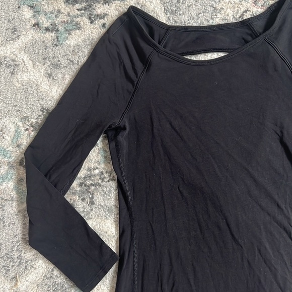 Lululemon black long sleeve top - Picture 2 of 10